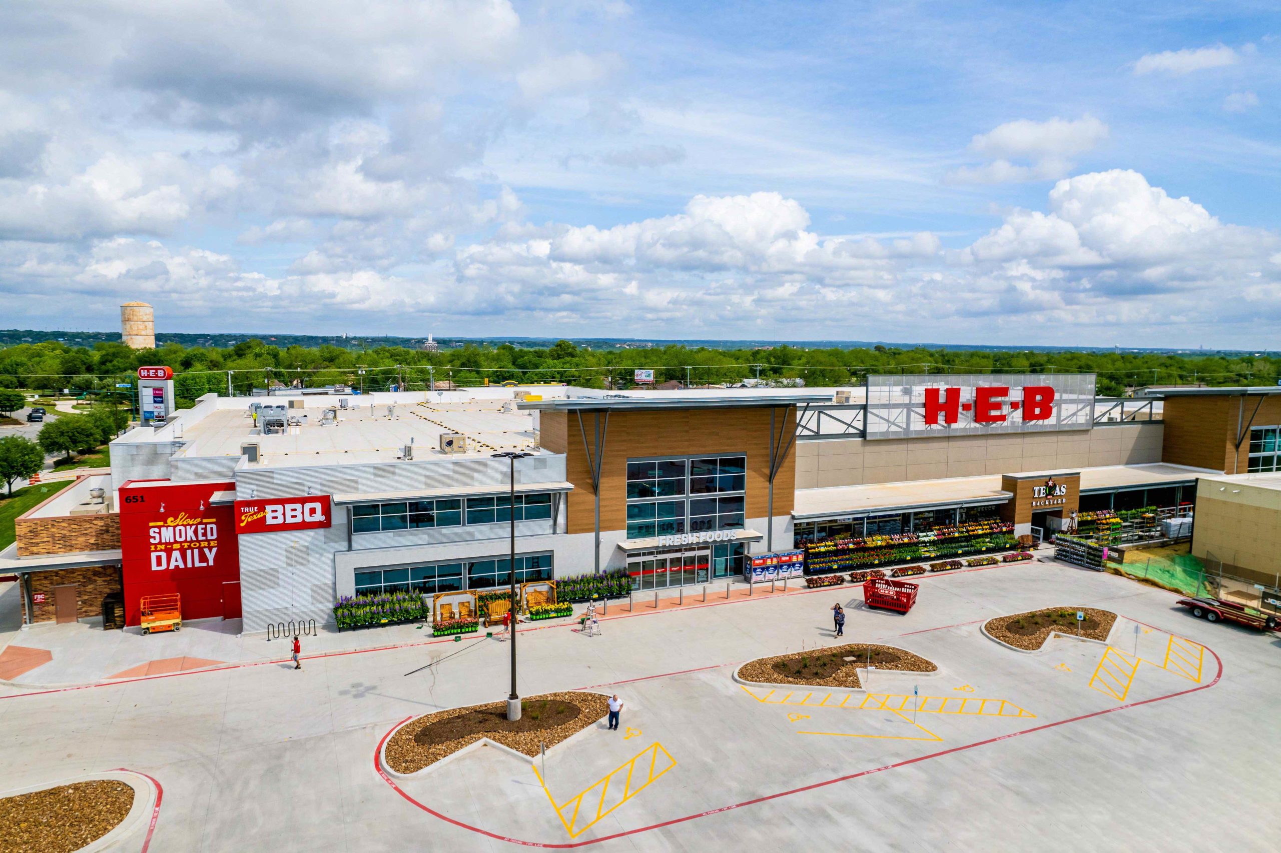 HEB opens new store to replace existing location in New Braunfels H