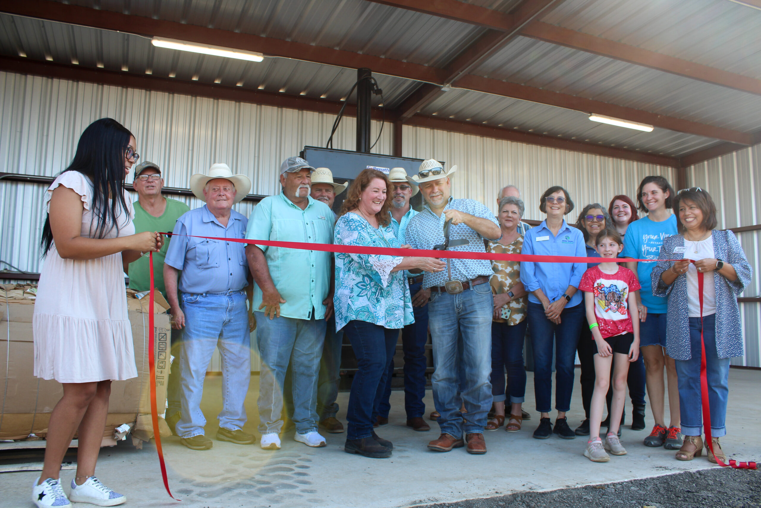 https://newsroom.heb.com/wp-content/uploads/2023/11/Burleson-County-Recycling-Center-Ribbon-Cutting-Ceremony-9.28.23-scaled.jpg