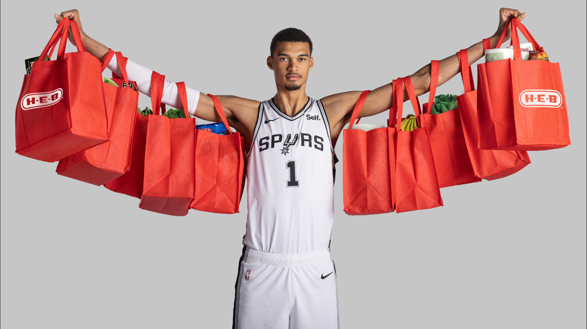 H-E-B launches Spurs commercials featuring Victor Wembanyama, Keldon ...