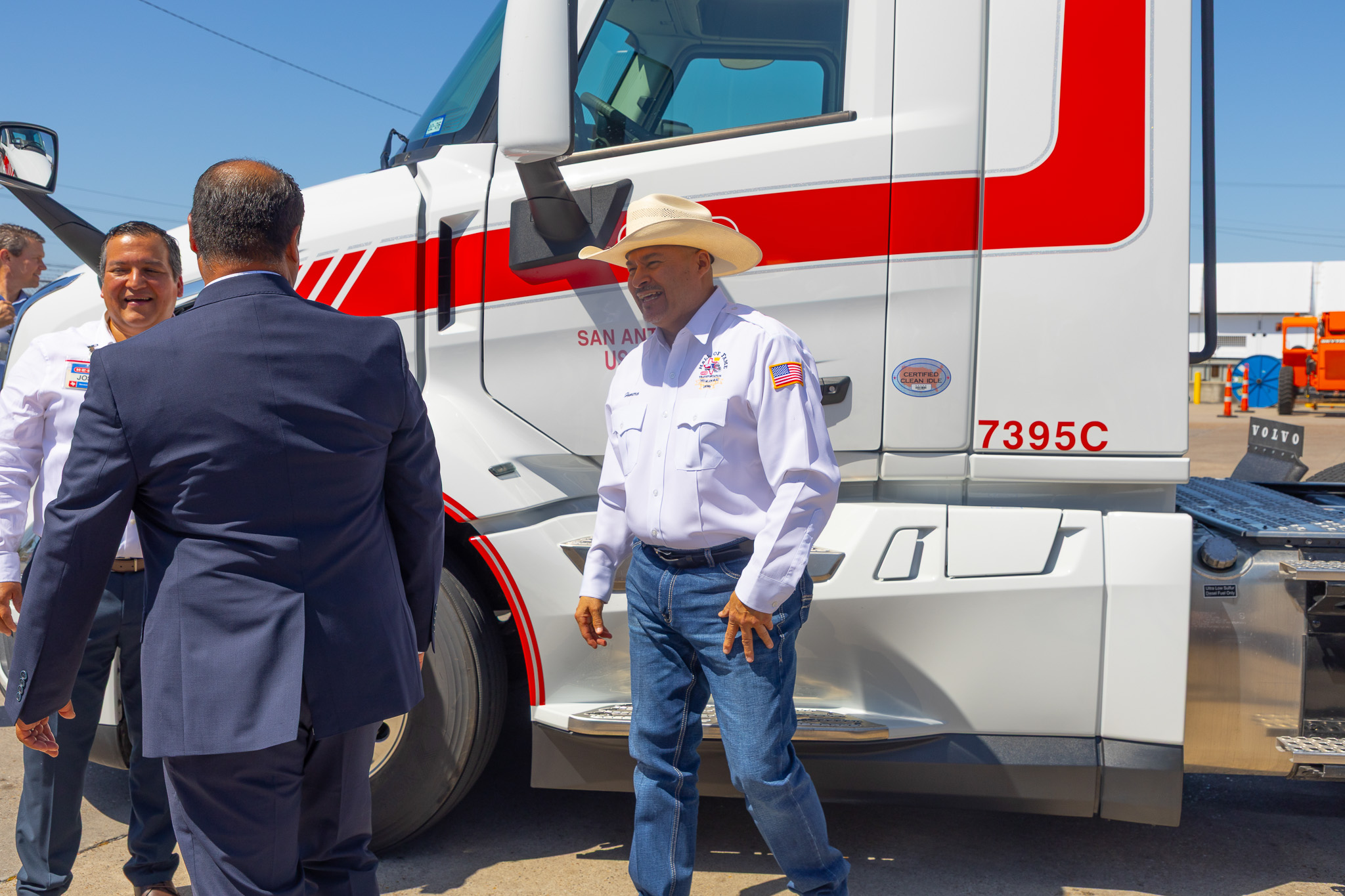 HEB_NEWSROOM_HOMER_FLORES_3016