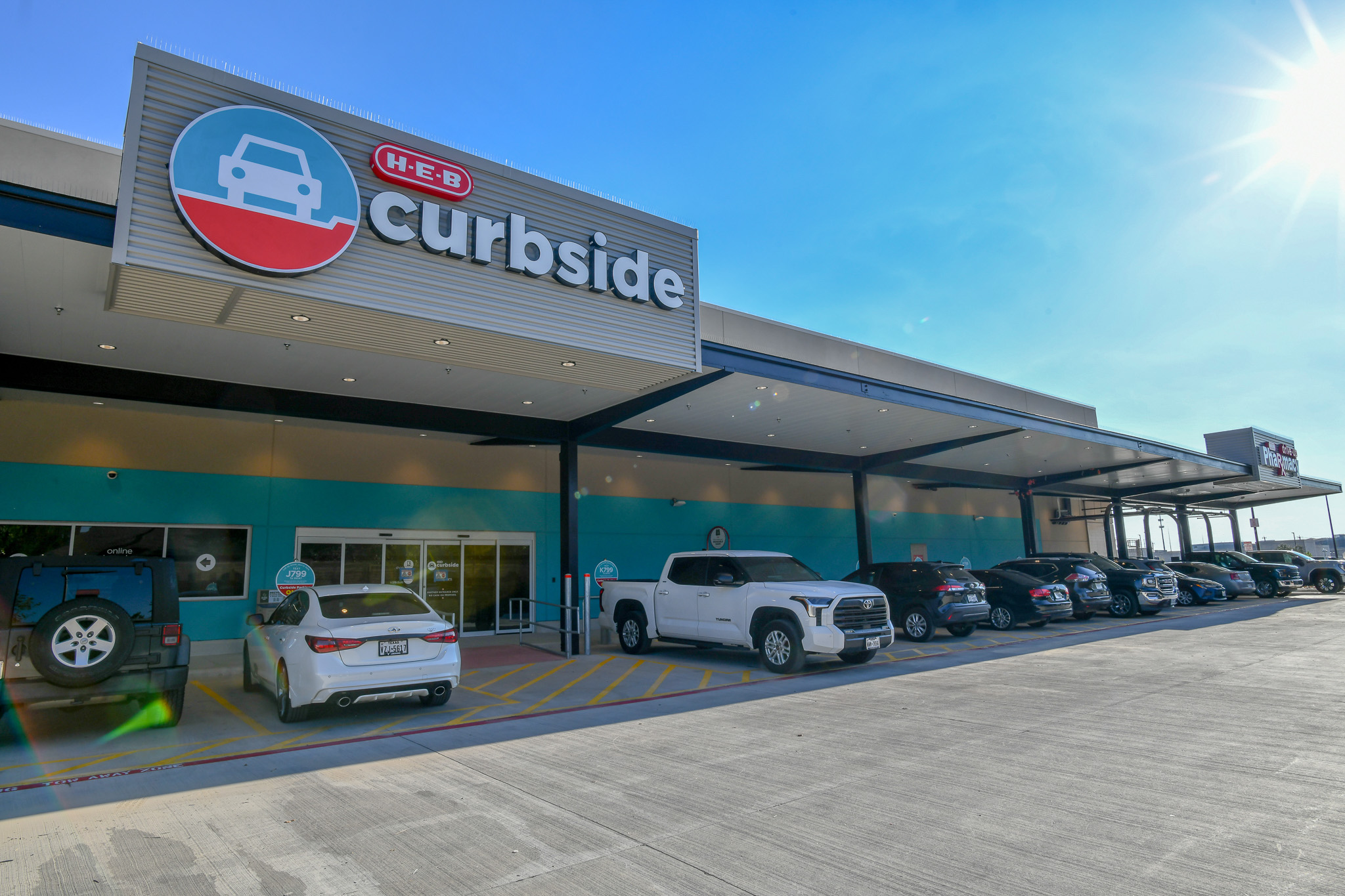 HEBNR_SA51_JTT_5519_CURBSIDE2